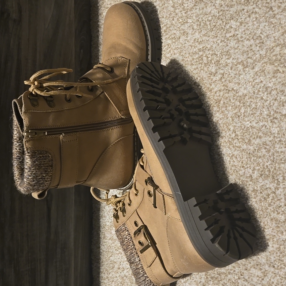 Boots - Picture 2 of 3
